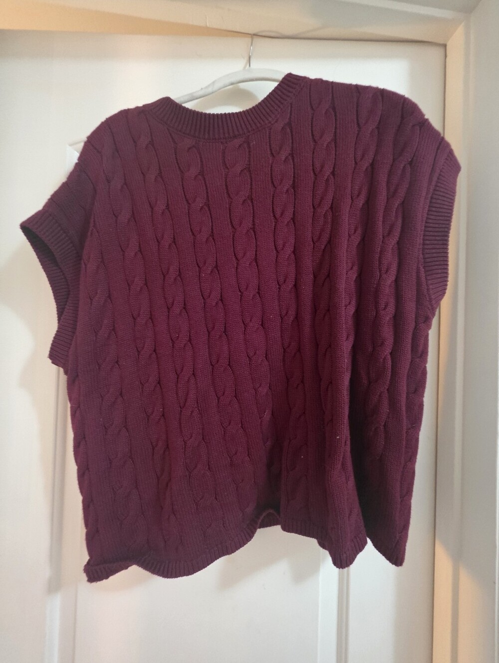 Cable Knit Sleeveless Sweater Vest - Burgundy